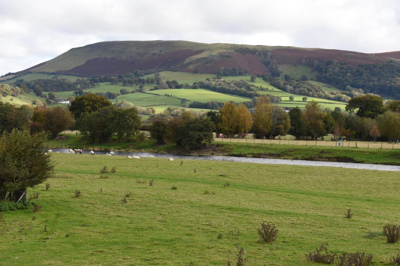 The Llanelwedd Arms Hotel บลิตธ์เวลส์ ภายนอก รูปภาพ